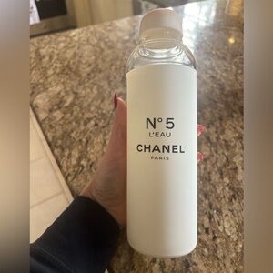 CHANEL N°5 L'Eau White Water Bottle - 590 ML